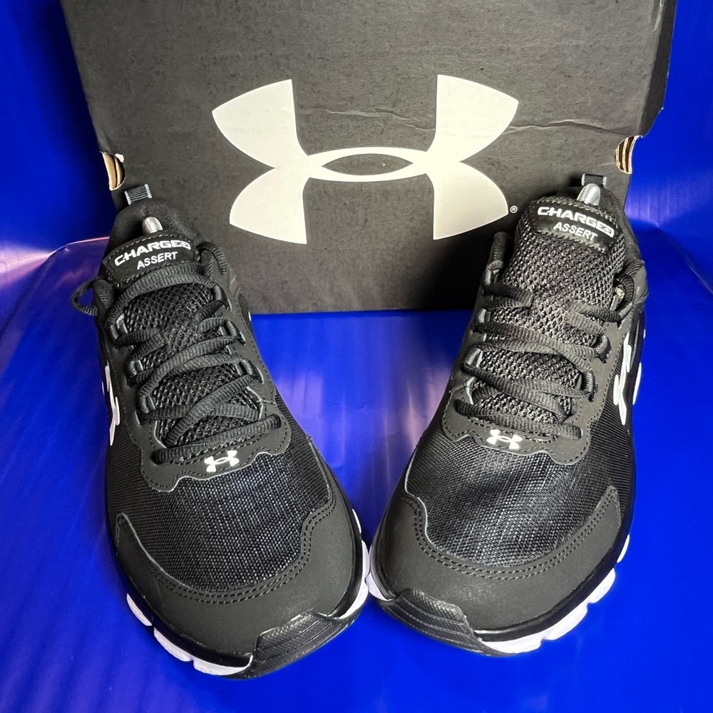 NEW Under Armour Charged Assert 9 Mens Black/White Size 10.5 Wide Fast Shipping - Picture 2 of 5